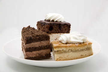 slices of pies with cream