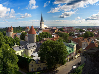 Fototapeta na wymiar Panorama starego miasta Tallinn