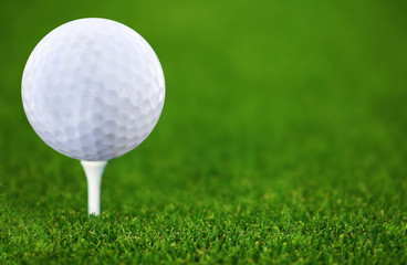 Golf-bal and green golf course