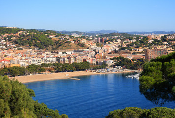 Fototapeta na wymiar Sant Feliu de Guixols plaży (Costa Brava, Hiszpania)