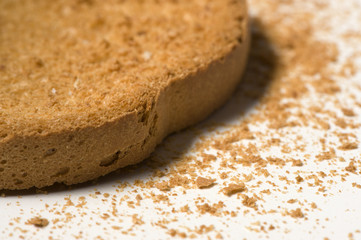 Fetta biscottata con briciole