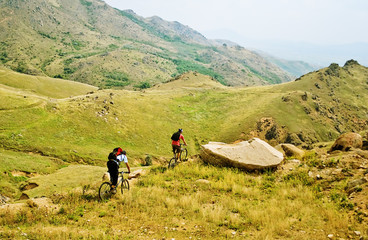 Fototapeta na wymiar bikers on top of a mountain