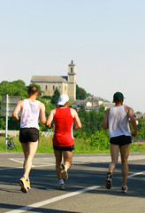 Hommes pratiquant la course à pied