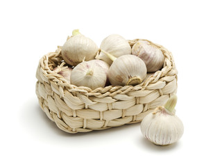 small basket with solo garlic