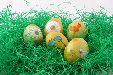 Ostereier im Gras