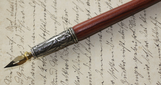 Federhalter auf altem Brief