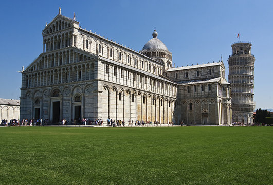 Cathedral  La piazza del Suomo
