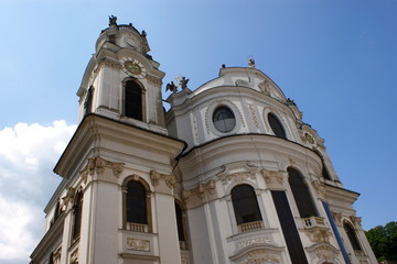 Fototapeta na wymiar Universitäütskirche w Salzburgu