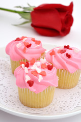 Valentine cupcakes with rose