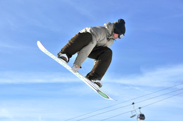 Aeroski: girl snowboarder on a high jump
