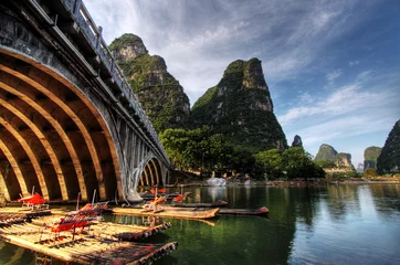 Cercles muraux Guilin Radeau en bambou sur la rivière Li