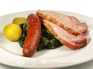 Grünkohl mit Kassler, Kochwurst  und Kartoffeln