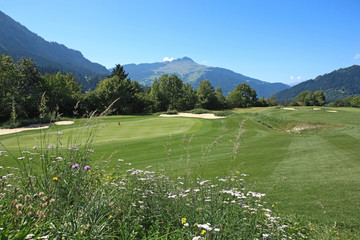 Golfplatz eingebettet in sch&ouml;ner Landschaft