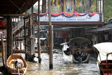 marché flottant en thailande