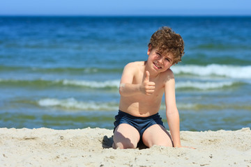 Fototapeta na wymiar Boy playing on beach