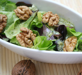 salat mit walnüsse