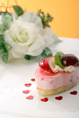 Obraz na płótnie Canvas cheesecake with fresh fruits with flower