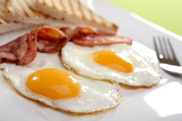 Photo sur Aluminium Oeufs sur le plat Petit déjeuner - toasts, œufs, bacon
