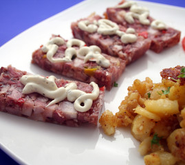 Sülze mit Kartoffeln