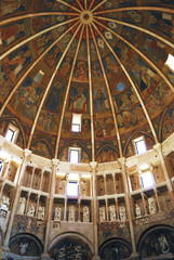 Parma interno battistero