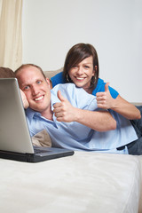 Obraz premium Thumbs up at home!