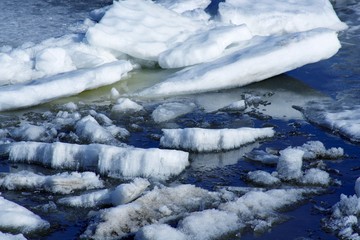 Drifting Ice on river © elen_studio