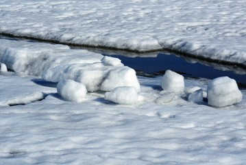 Drifting Ice on river © elen_studio