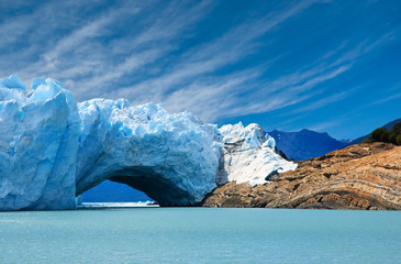 Bridge of ice in Perito Moreno glacier. - obrazy, fototapety, plakaty