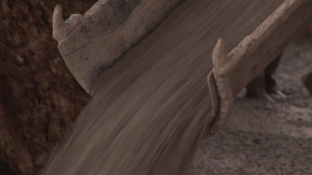 Cement falling down from a tube