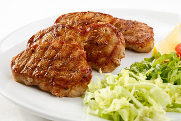 Grilled meat with vegetable salad