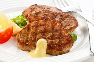 Grilled meat with vegetable salad