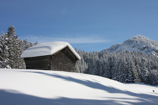 H&uuml;tte im Schnee