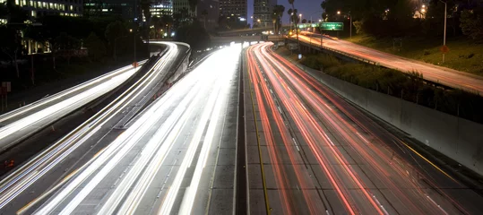 Wandcirkels aluminium Los Angeles freeway at night © Mike Liu