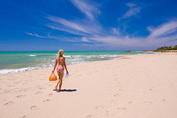 Fototapeta na wymiar a beutiful woman on the beach in Mediterranean