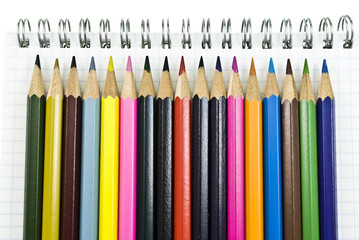 Spiral notepad with set of color pencils