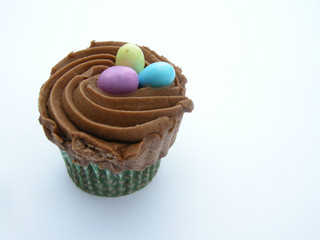 Ostereier im Schokoladennest