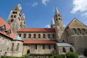 Liebfrauenkirche stürzend