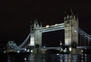 Tower's bridge at night