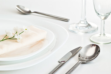 white table setting
