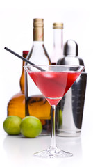 Cosmopolitan vor Zutaten und Shaker