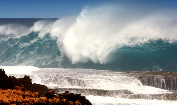 Gigantische Wellen in Australien