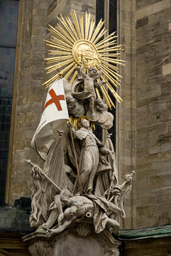 statue at St stephens cathedral