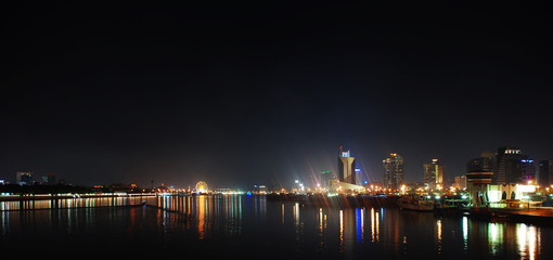 Fototapeta na wymiar Dubai skyline. Nocny widok.