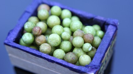Miniature apples for doll's house