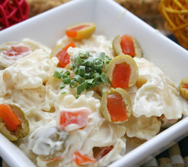 nudelsalat mit oliven