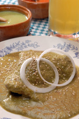 Mole verde con pollo. México