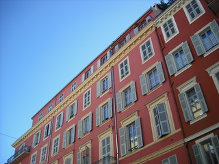 façade ocre