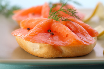 Smoke salmon on bagel with freshly black pepper.