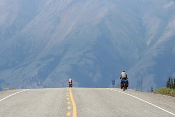 Radfahrer auf dem Alaska Highway - Kanada
