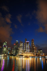 Obraz premium View of Singapore buisiness district in the evening